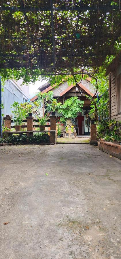 Ostello Cozy Nest Cnx Chiang Mai Esterno foto