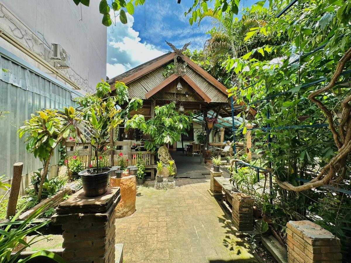 Ostello Cozy Nest Cnx Chiang Mai Esterno foto