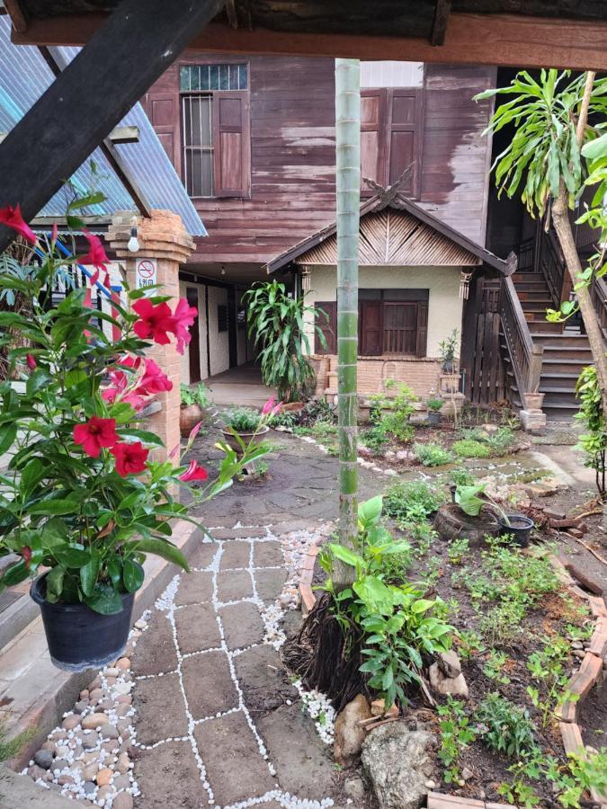 Ostello Cozy Nest Cnx Chiang Mai Esterno foto